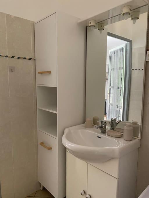 Villa Serenice - F2 Au Calme, Climatise, Wifi Et Parking Gratuit エクステリア 写真